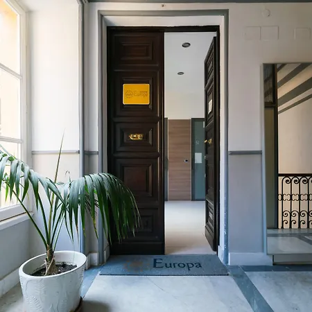 Europa Apartment *